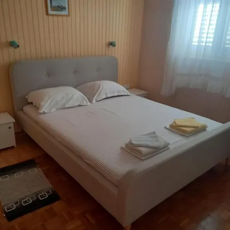 Apartment Tri Palme Supetar