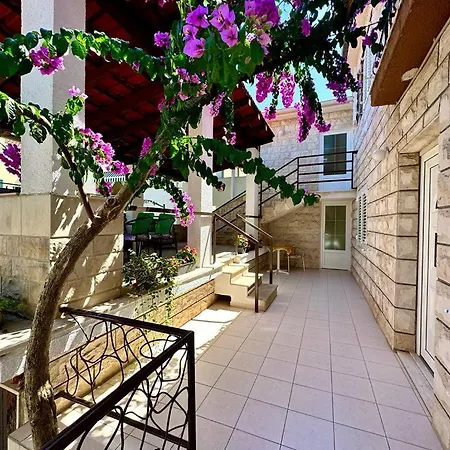 Apartment Tri Palme