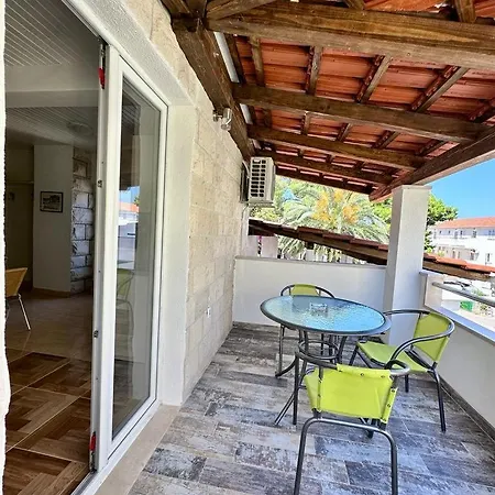 Apartment Tri Palme *