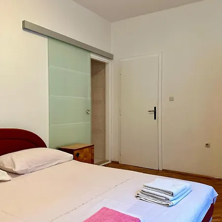 Tri Palme Apartment Supetar