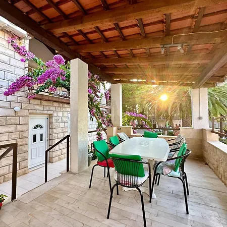 Tri Palme Apartment Supetar