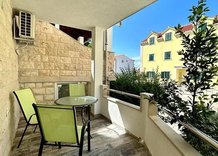 Tri Palme 아파트 수페타르