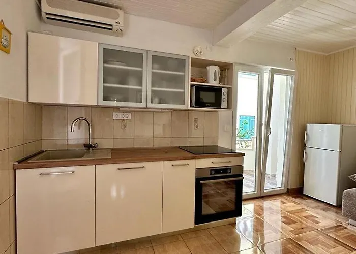 Tri Palme 아파트 수페타르