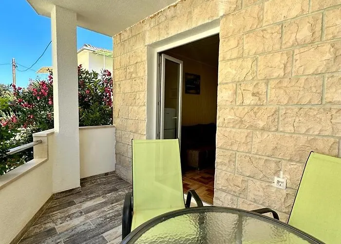 Apartment Tri Palme Supetar