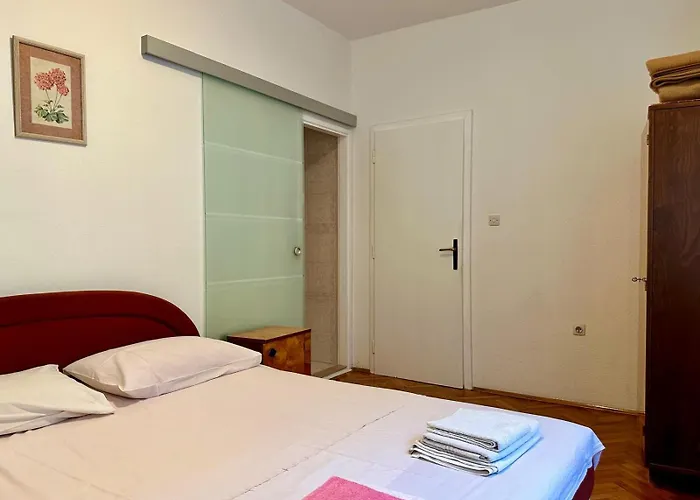 Tri Palme 아파트 수페타르